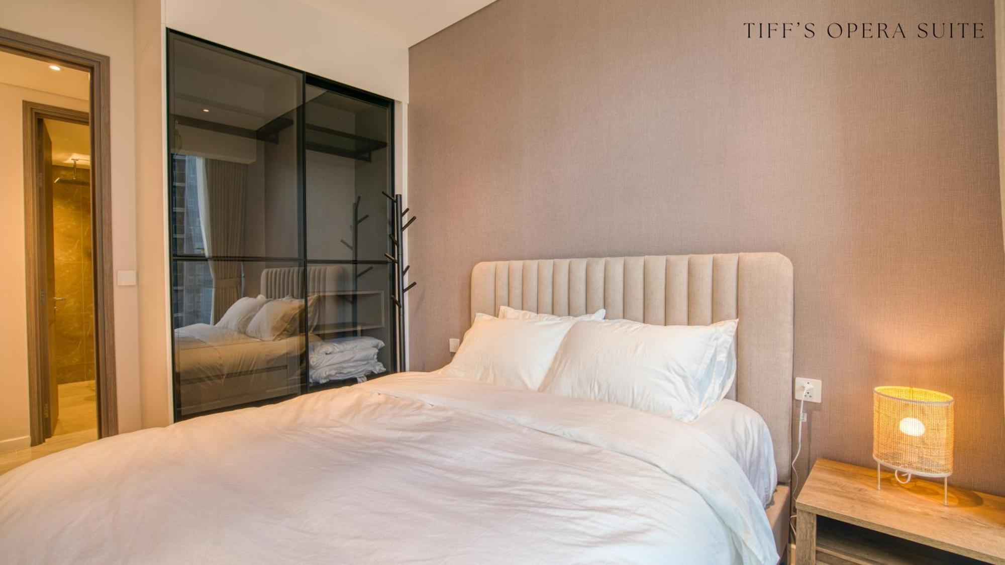 Metropole Thu Thiem - Tiff's Opera *